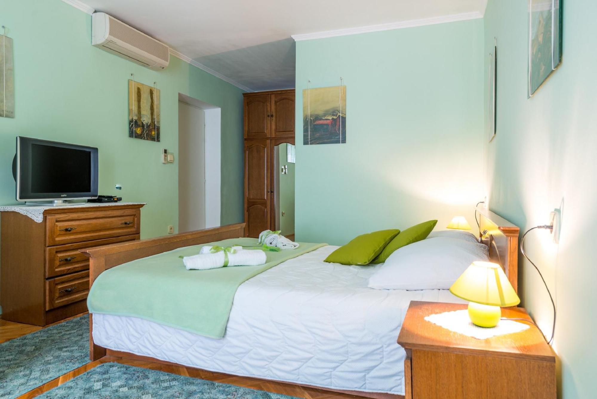 Apartments And Room Lora 두브로브니크 객실 사진